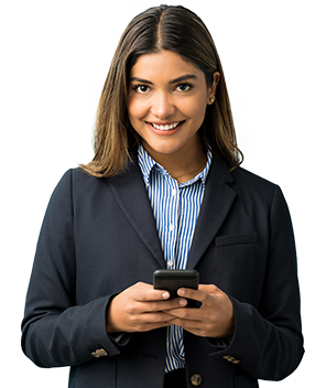 Hombre con celular - beneficios Tarjeta de Crédito