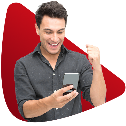 Mujer alegre con celular
