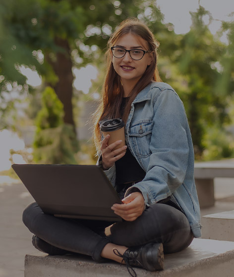 Mujer con celular - Cuentas