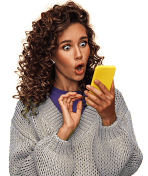 Mujer con celular - beneficios Actualización de datos