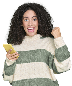Mujer con celular - beneficios Actualización de datos