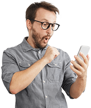 Mujer con celular - beneficios Actualización de datos
