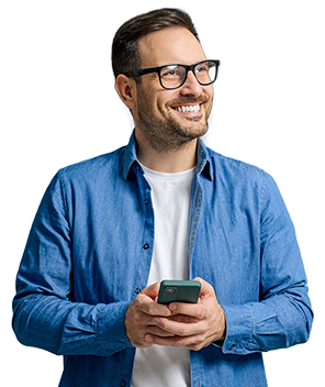 Mujer con celular - beneficios Actualización de datos